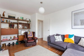 Relaxing 2 Bedroom Top Floor Apartment in Bethnal Green